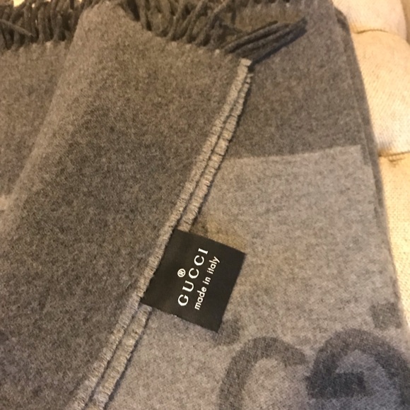 ❌SOLD ON OTHER SITE❌ New Authentic Gucci Throw - Picture 3 of 6